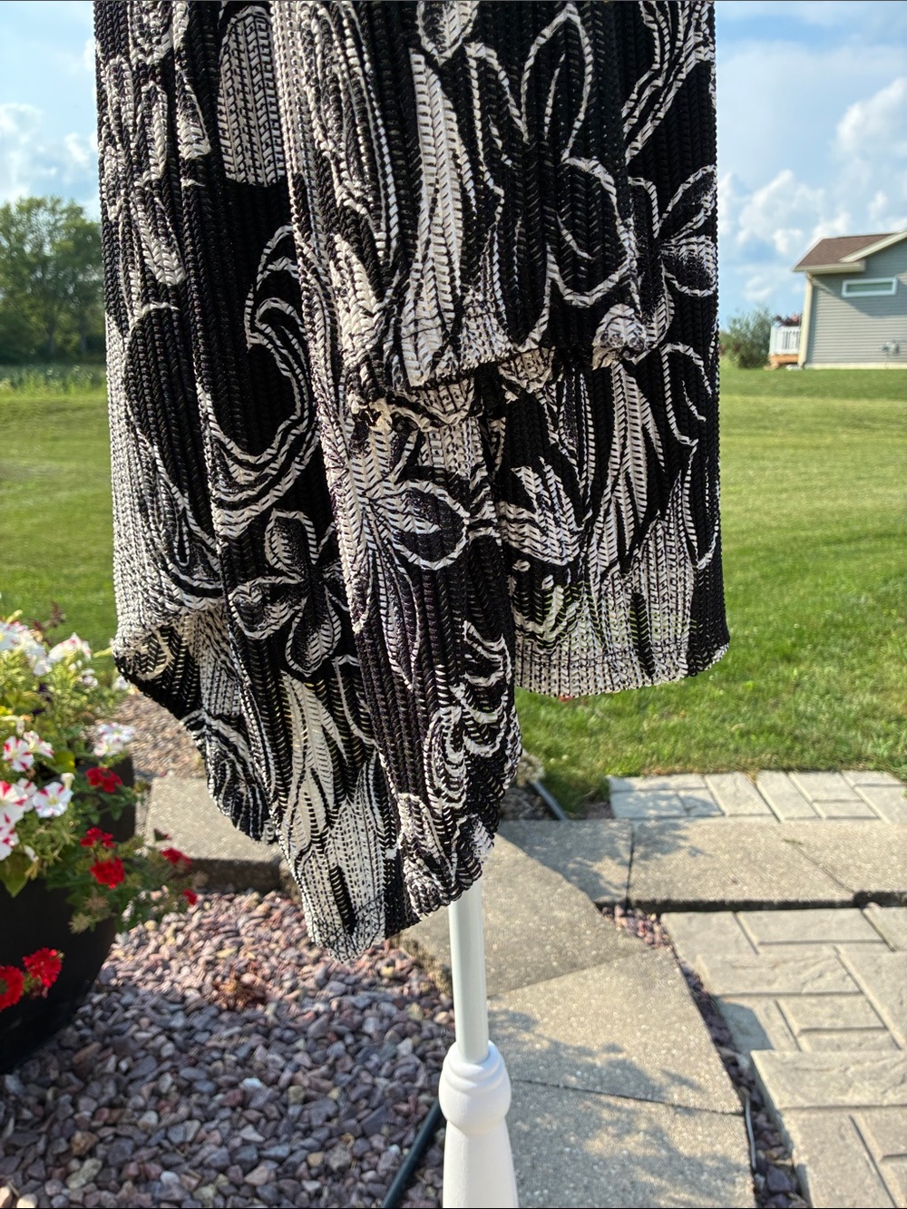 Notations Black and Cream Ribbed Floral Knit Top - Picture 3 of 12